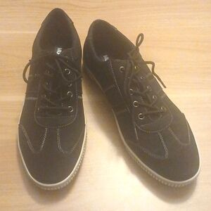 Muk Luks Men's Sneakers in Size 11 (NWB)